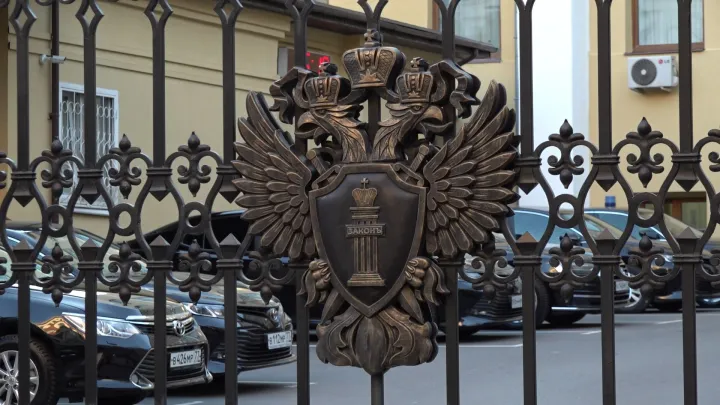 Киллер в розыске, генерал в больнице: прокуратура контролирует дело о покушении