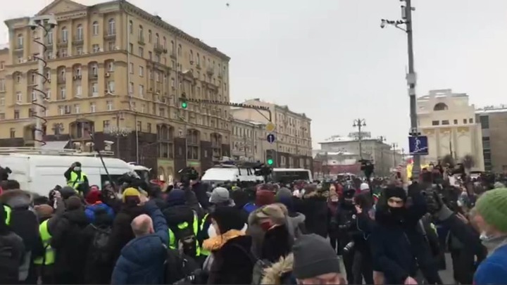 «Был айтишник, будет зэк»: боевому провокатору, напавшему на полицейских в Петербурге грозит 5 лет
