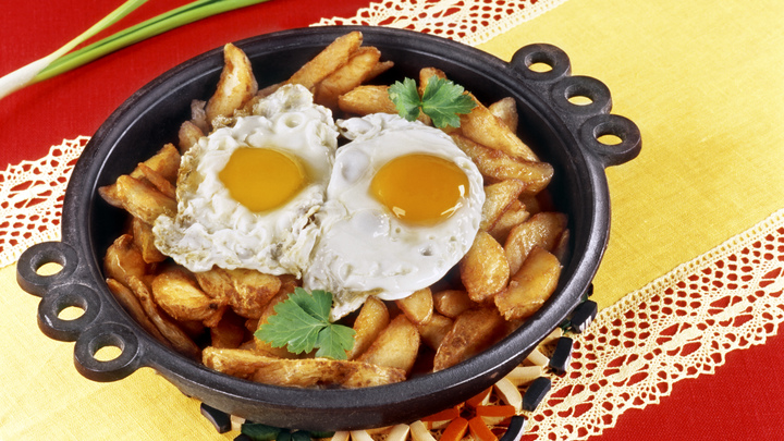 Врач предупредил об опасных последствиях ежедневного употребления яиц