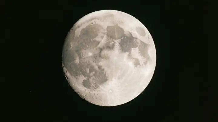 Юрий Лоза назвал Луну светильником и раскритиковал планы Маска о колонизации