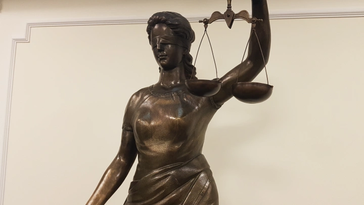 Контр-адмиралу простили воровство, а генерала Попова держат в тюрьме. Подоляка спросил прямо: Это как?