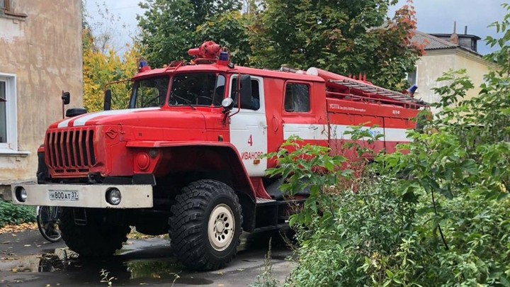 В Иванове сотрудники МЧС спасли мужчину, который тушил пожар водой из кастрюли
