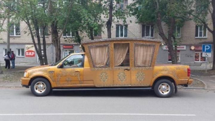 Челябинец сделал настоящую карету из американского внедорожника