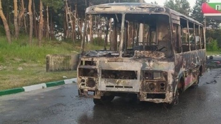 Автобус с пассажирами загорелся на площади Калинина в Новосибирске