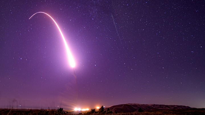 НЛО на границе Ирана и Ирака: В небе пролетел светящийся объект