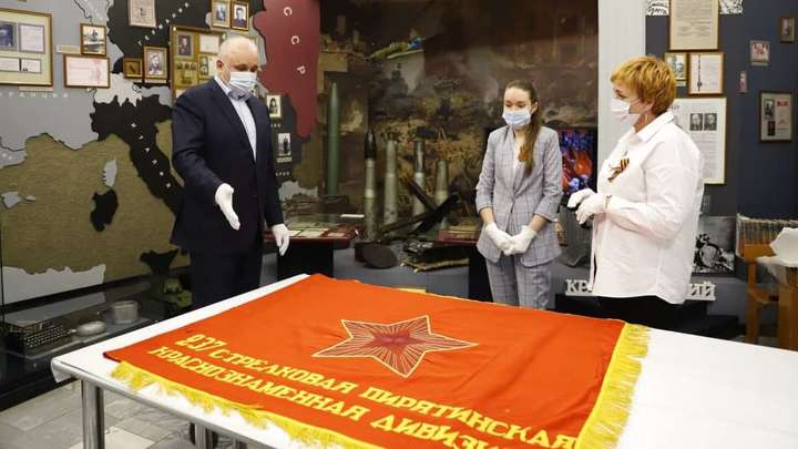 Губернатор Сергей Цивилев принял на вечное хранение знамена советской армии