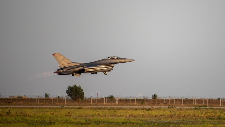F-16 для Украины: Логистический крах и удары по авиабазам