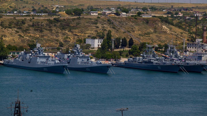 В Минобороны заявили об атаке катеров-беспилотников ВСУ на корабль Приазовье Черноморского флота