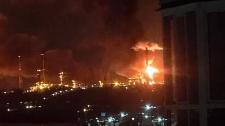 Атака дронов 10 августа: взрывы в Саратове и Энгельсе, пожар на НПЗ, есть погибший, видео