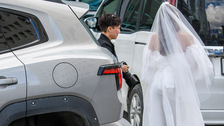 Baza: в Cанкт-Петербурге невеста сломала руку перед свадьбой повторяя глупый тренд из TikTok