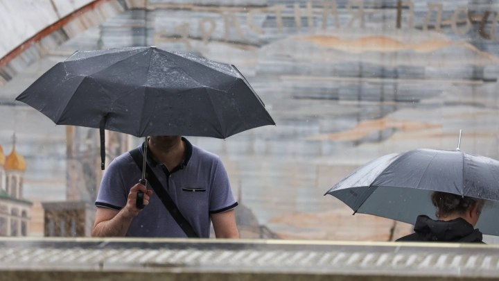 В Подмосковье из-за дождей рухнул автомобильный мост через реку, отрезав людей от цивилизации