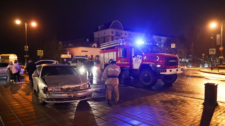 Не смутил даже ребёнок: Толпа напала на москвича, остановив его машину на дороге. Причина конфликта очень странная