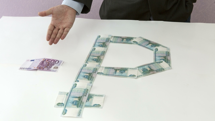 В 2021 году жителям России повысят зарплаты