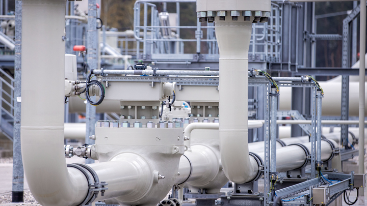 Цены на газ в Европе после открытия торгов начали снижаться