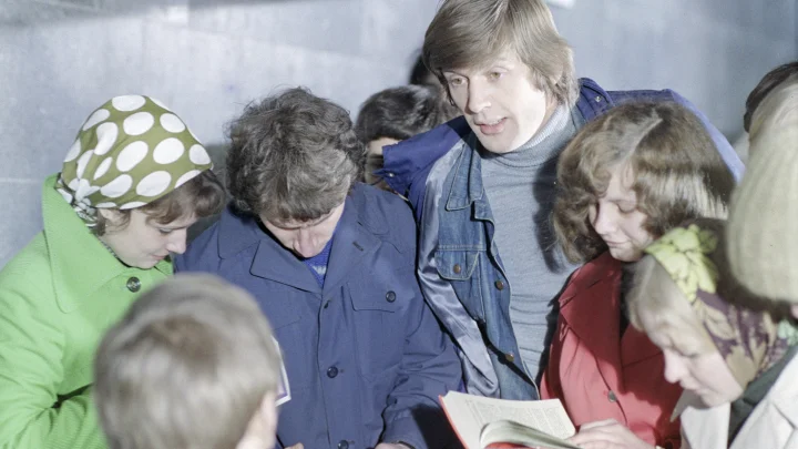 Реагируют на фамилию: Дочь Абдулова призналась - известность отца ей вредит