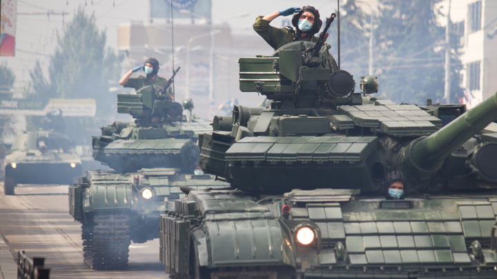 Солдаты с георгиевскими лентами на груди: Как Донецк встречает парад в честь 75-летия Победы