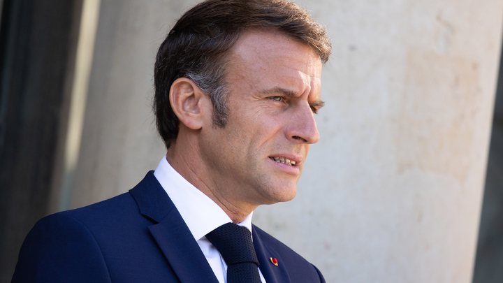 Сами знаете почему: Журналистов из России не подпустили к Макрону