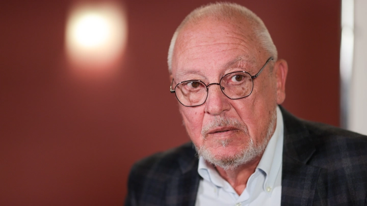 Государство ему сдаёт цирк за 1 рубль, а он колесит по Европе. Как наживается на России сын Никулина