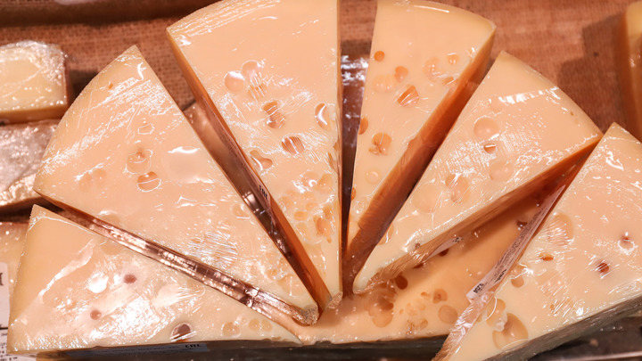 В Пермском крае закрыли фантомное молочное производство В Пермском крае закрыли фантомное молочное производство