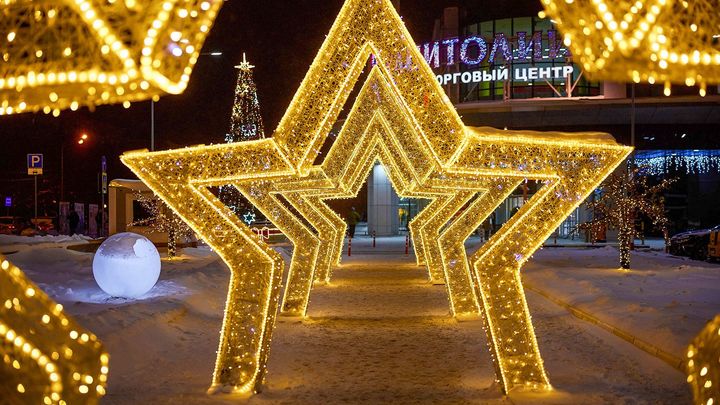 Более 72 тыс. магазинов и кафе украсили к Новому году в Москве - Собянин