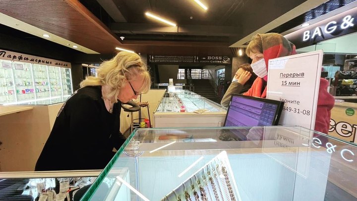 В Краснодаре владельца ювелирного магазина оштрафуют за сотрудников без масок