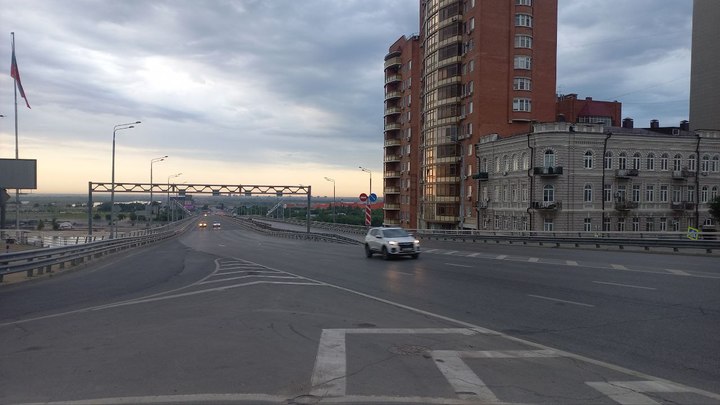 В Ростове-на-Дону из-за дождя и ураганного ветра ограничат движение по Малиновского