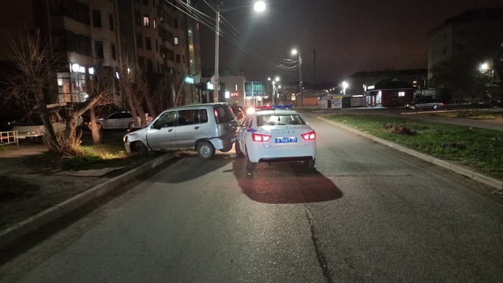 В Челябинской области автомобилист пытался уехать от ГИБДД, но попал в аварию