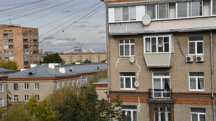 СК начал проверку после падения 8-летнего мальчика с седьмого этажа в Новосибирске