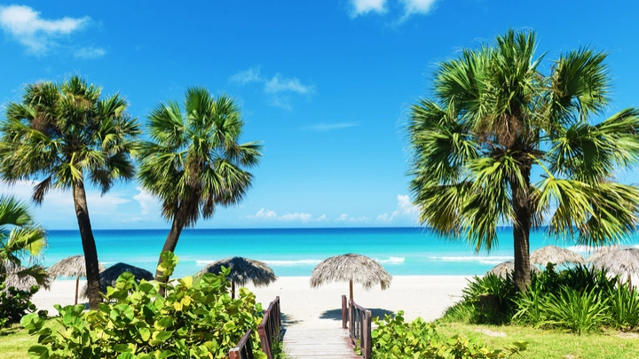 «Пусть убираются домой»: европейцы гонят туристов прочь из своих стран