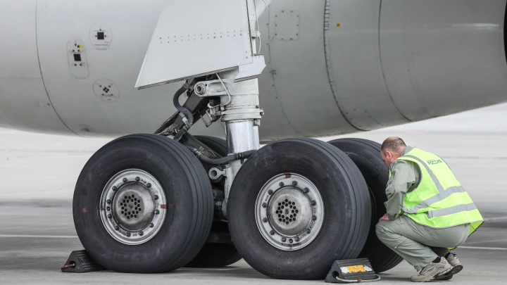 Тысяча за час, не отъехал вовремя – штраф: в аэропорту Геленджика объявили цены на парковку