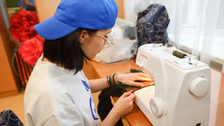 Волонтёры Удельнинской школы-интерната получили новые швейные машинки в подарок