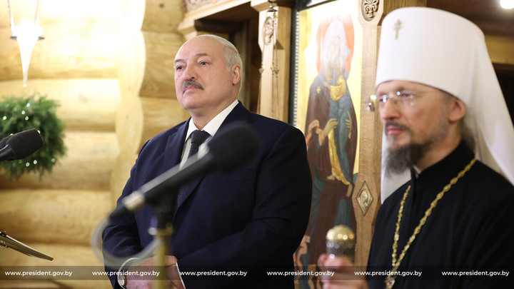 Лукашенко заявил о помощи некоторым украинцам