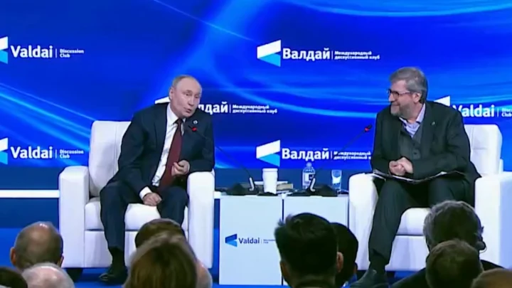 Путин на «Валдае» пошутил про запуск дронов в Данию и пообещал этого не делать