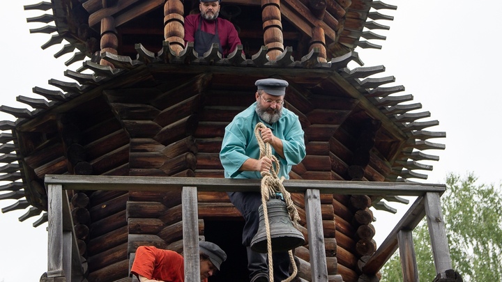 На перевезённом в Новосибирск старинном храме впервые за 170 лет зазвучали колокола
