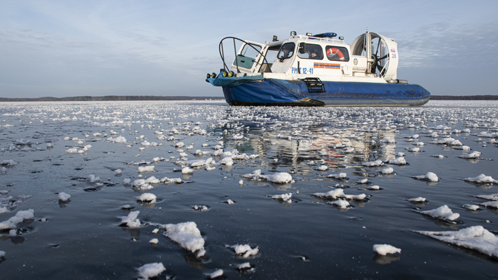 Спасатели Подмосковья назвали 14 водоемов с все еще опасным тонким льдом