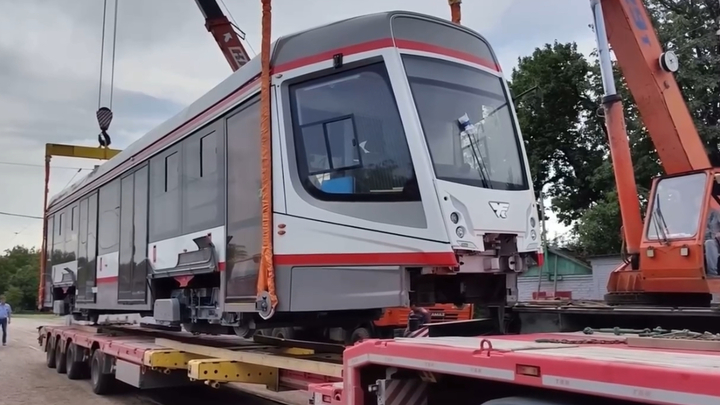 Еще один новый трамвай доставили в Краснодар