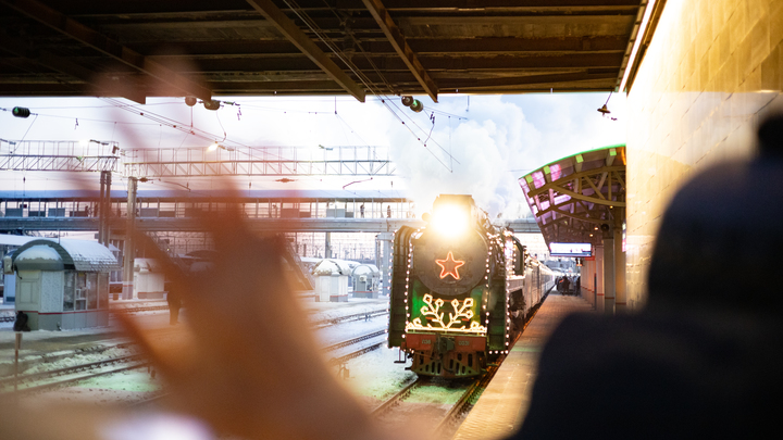 20 фото поезда Деда Мороза, который приехал в Челябинск