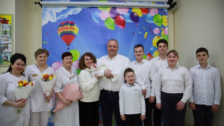 В Краснодаре из ККБ №2 выписали пациентку, которая родила шестого ребёнка