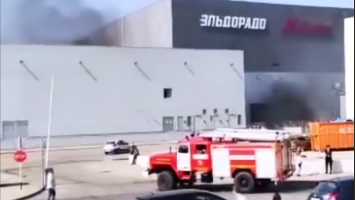 Пожар в Оз молле возник не в самом ТЦ, а на парковке универмага Окей