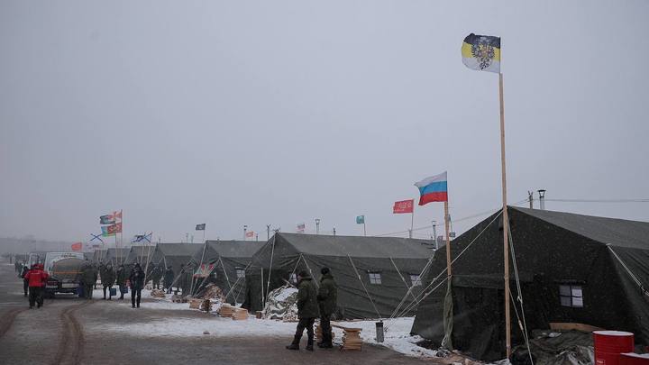 Мобилизованные рассказали про бытовые условия в палаточном городке челябинскому губернатору