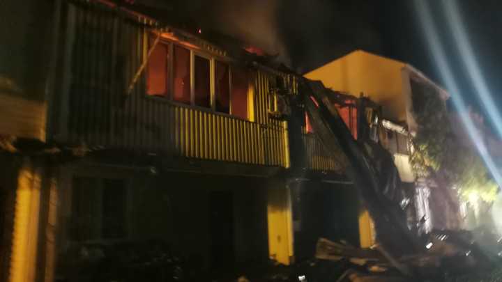 Сгорели гаражи: На Кубани произошел крупный пожар на площади 600 квадратных метров