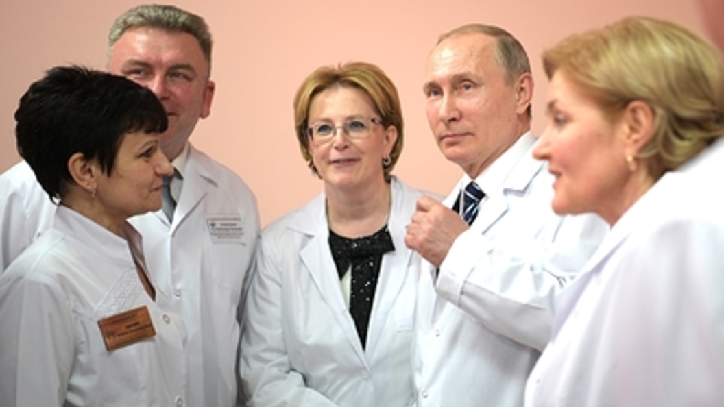 Увлеченные бумажками, а не людьми: Путин раскритиковал закрытие больниц в регионах Увлеченные бумажками, а не людьми: Путин раскритиковал закрытие больниц в регионах