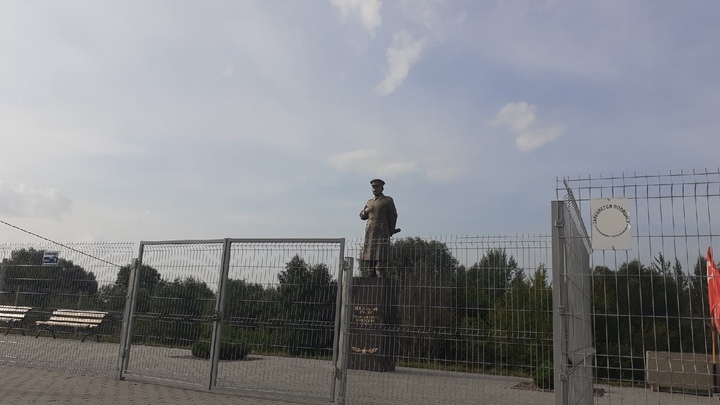 На Бору начали строительство Сталин-центра
