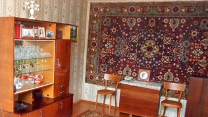 Ковёр на стене – не эстетическая ошибка: Зачем их вешали раньше и почему мода вернулась?