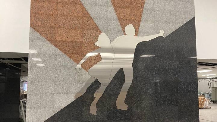 Мэр Новосибирска приехал на пятивагонном поезде на станцию метро Спортивная