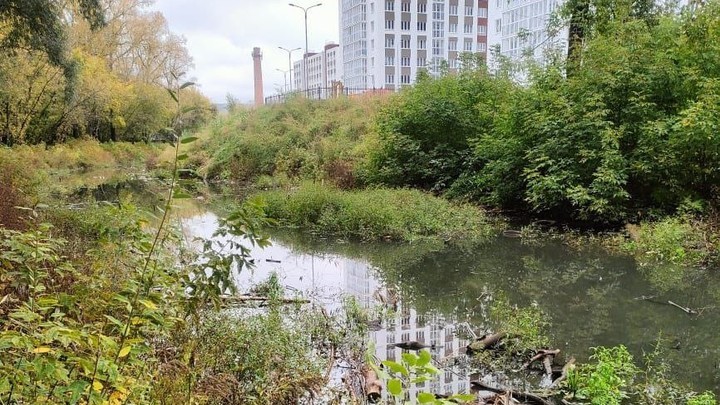 Мосты через реку Борзовку начали устанавливать в Нижнем Новгороде