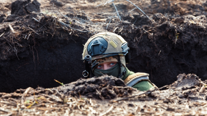 Назойливые, как мухи. Русский боец ликвидировал три вражеских дрона и спас боевую технику. Свежая сводка с фронтов СВО от военкоров