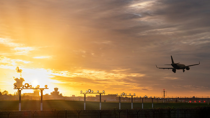 Рейс Париж - Токио экстренно прервался в Новосибирске: Пилот в реанимации