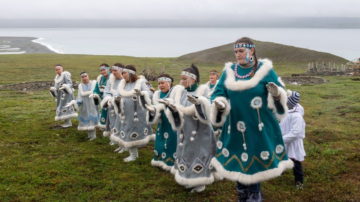 Знать правду о народах Севера. В Москве состоялась презентация книги Божья коровка. Амурские повести