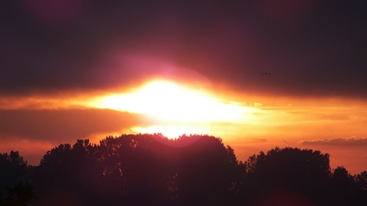 Ученые зафиксировали мощный удар по Земле тяжелыми частицами Солнца